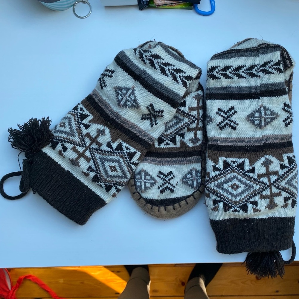 MUK LUKS Tall slipper socks with tassels
